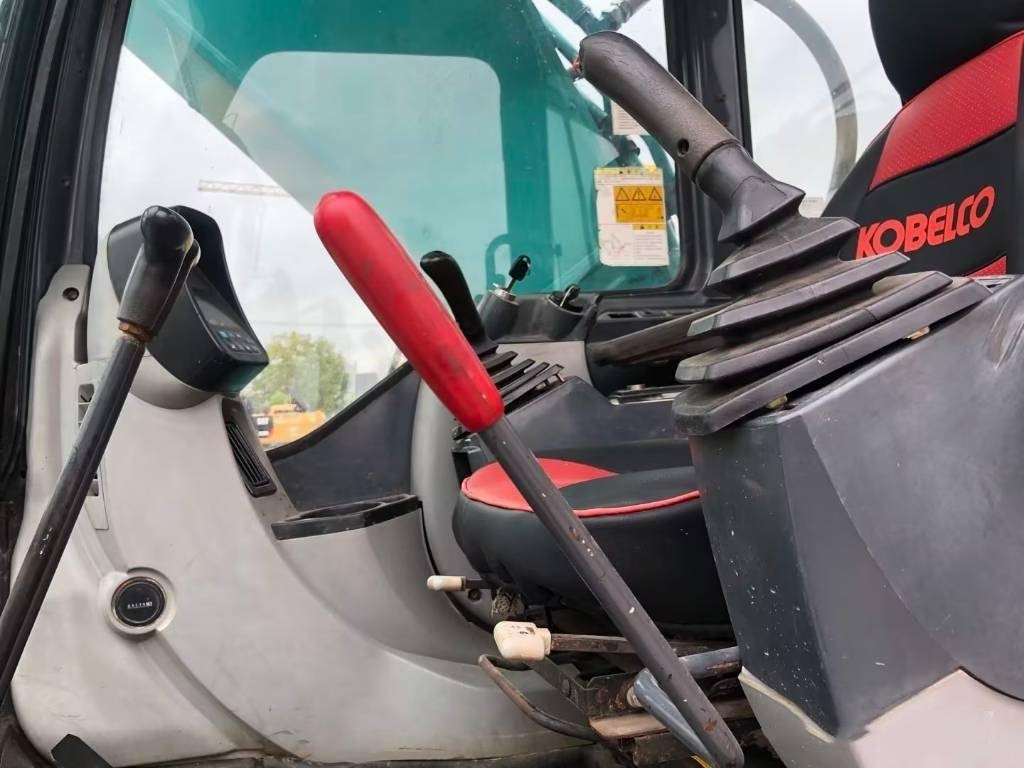 Kobelco SK 210 - Гусеничный экскаватор: фото 4 Kobelco SK 210 - Гусеничный экскаватор: фото 4