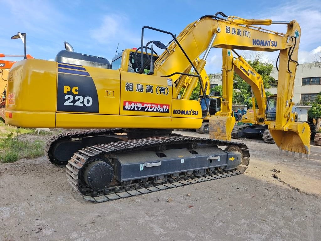 Komatsu PC 220 - Гусеничный экскаватор: фото 2 Komatsu PC 220 - Гусеничный экскаватор: фото 2