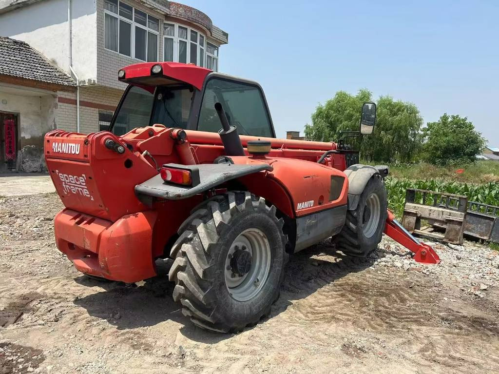 Manitou MT 1740 SL T - Мини-погрузчик с бортовым поворотом: фото 2 Manitou MT 1740 SL T - Мини-погрузчик с бортовым поворотом: фото 2