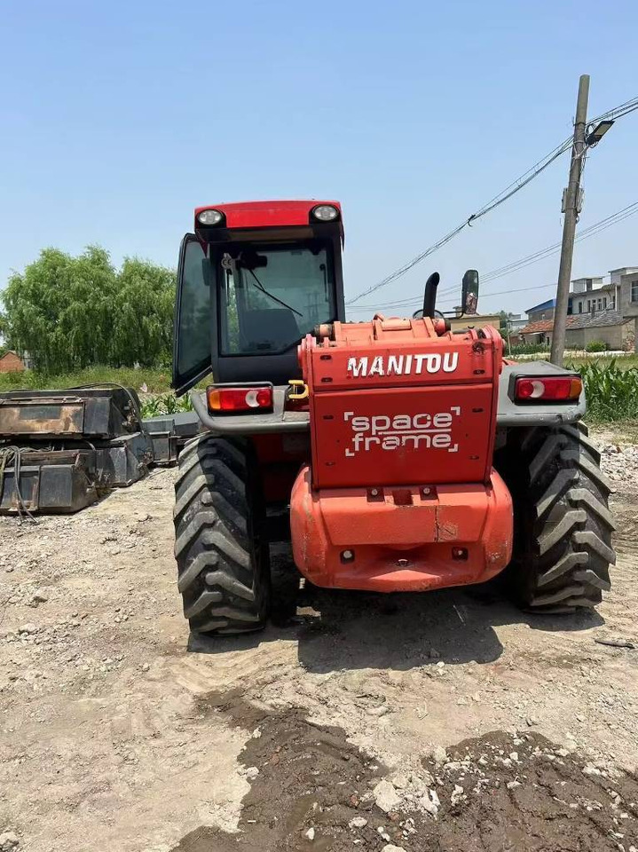 Manitou MT 1740 SL T - Мини-погрузчик с бортовым поворотом: фото 2 Manitou MT 1740 SL T - Мини-погрузчик с бортовым поворотом: фото 2