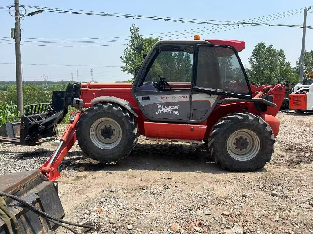 Manitou MT 1740 SL T - Мини-погрузчик с бортовым поворотом: фото 4 Manitou MT 1740 SL T - Мини-погрузчик с бортовым поворотом: фото 4