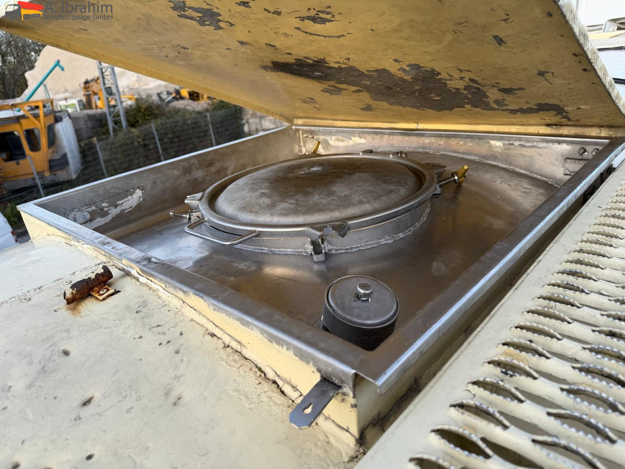 Feldbinder Lebensmittel Tank Container 26500 L | 2 Kammern | Heizung | 20 ft | Edelstahl - Полуприцеп-цистерна: фото 5 Feldbinder Lebensmittel Tank Container 26500 L | 2 Kammern | Heizung | 20 ft | Edelstahl - Полуприцеп-цистерна: фото 5