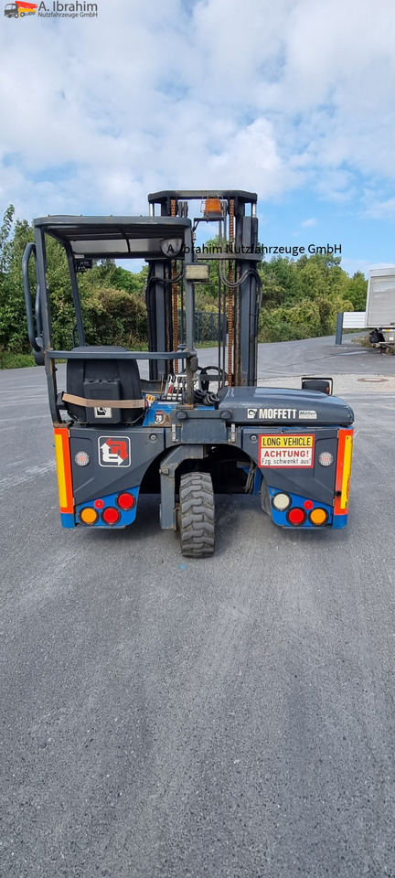 M4-25.3F Moffett Mitnahmestapler - Мобильный вилочный погрузчик: фото 4 M4-25.3F Moffett Mitnahmestapler - Мобильный вилочный погрузчик: фото 4