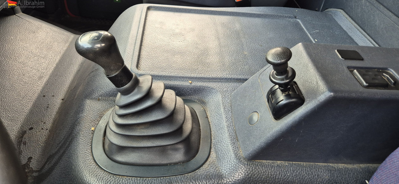 Mercedes-Benz 823 LBW | Radstand 4900 mm | 7.2 m Pritsche Klima | 3 Pedals - Тентованный фургон: фото 3 Mercedes-Benz 823 LBW | Radstand 4900 mm | 7.2 m Pritsche Klima | 3 Pedals - Тентованный фургон: фото 3