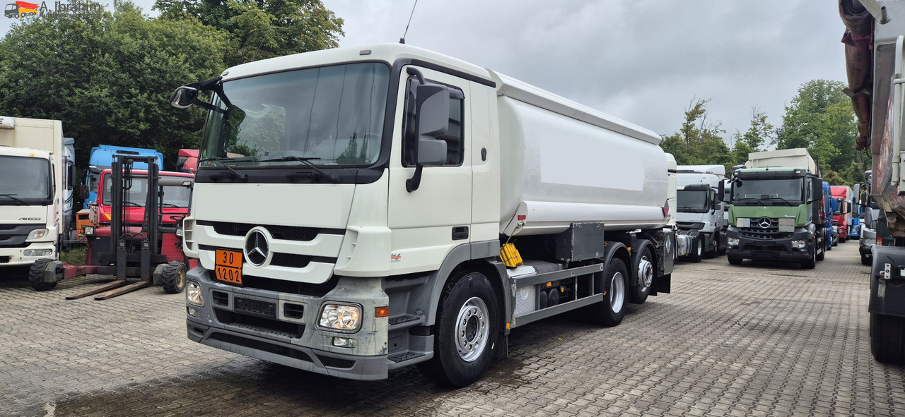 Mercedes-Benz Actros 2536 L 3 Kammern, 19500 L, mp3, Oben Unten Befüllung - Грузовик-цистерна: фото 1 Mercedes-Benz Actros 2536 L 3 Kammern, 19500 L, mp3, Oben Unten Befüllung - Грузовик-цистерна: фото 1