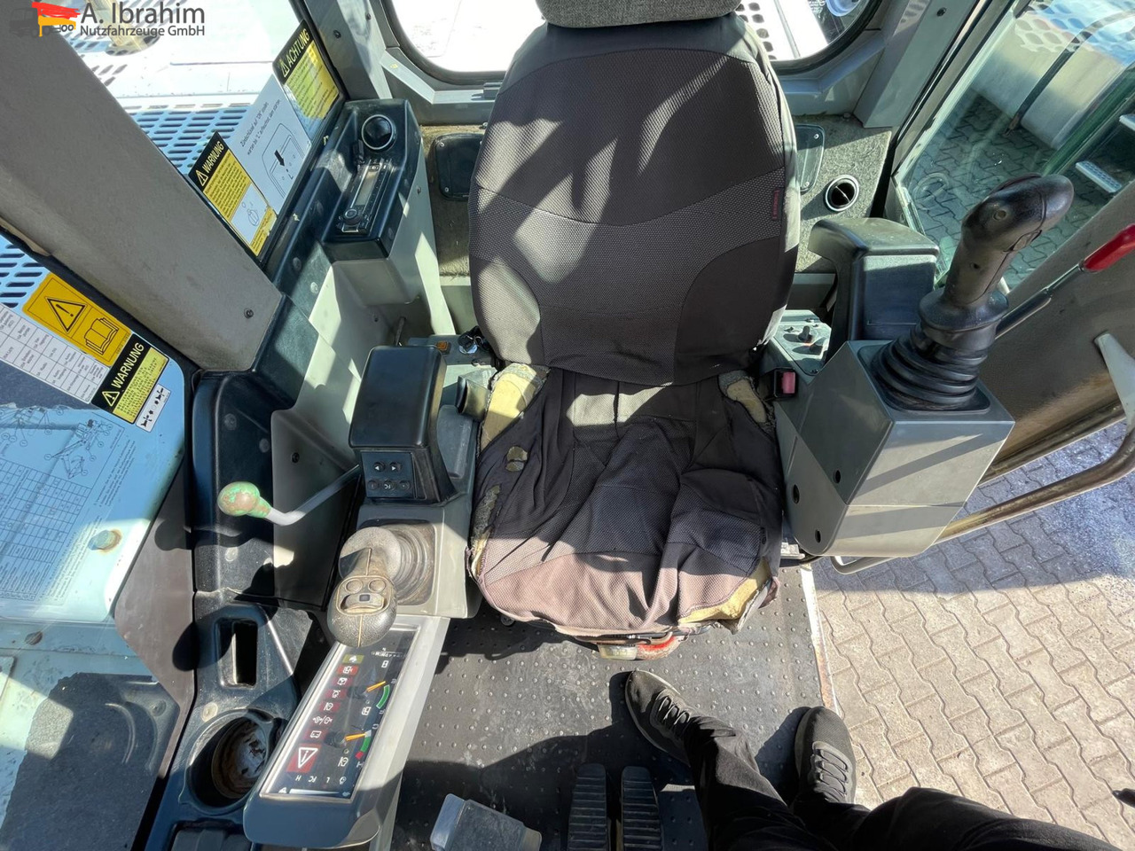 Гусеничный экскаватор Takeuchi TB 1140 14 Ton | Schnellwechsler | Schwenkfunktion | Klima | 5x Löffel | Radio: фото 14 Гусеничный экскаватор Takeuchi TB 1140 14 Ton | Schnellwechsler | Schwenkfunktion | Klima | 5x Löffel | Radio: фото 14