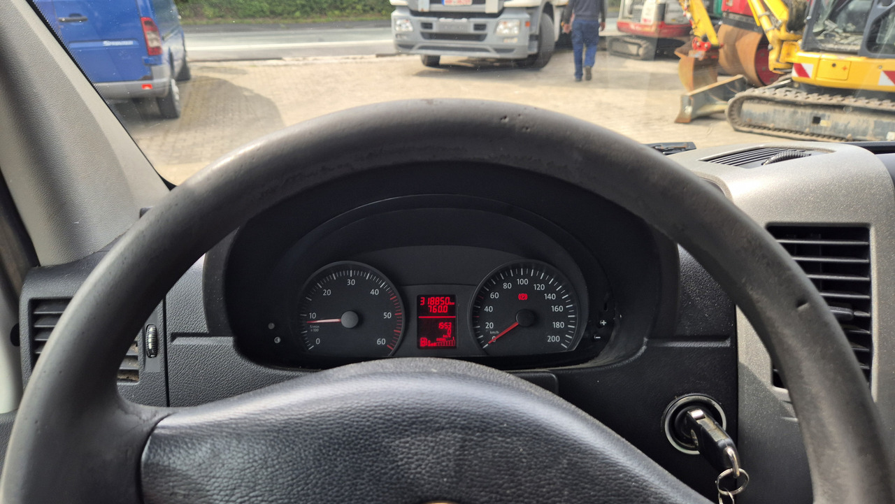 VW Crafter 2.5 Diesel Rost ja, technisch super, HU neu 01 2025 - Цельнометаллический фургон: фото 3 VW Crafter 2.5 Diesel Rost ja, technisch super, HU neu 01 2025 - Цельнометаллический фургон: фото 3