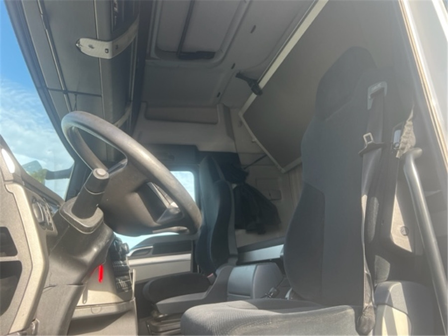Фото интерьера 2: Тягач MAN TGX 18.480 / RETARDE