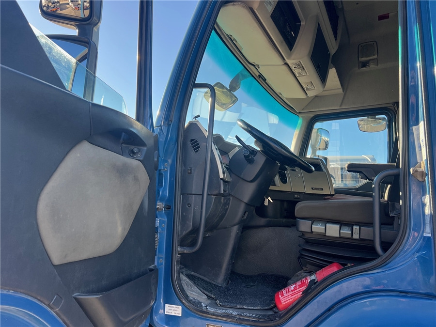 Фото интерьера 1: Тягач Renault PREMIUM  RETARDER