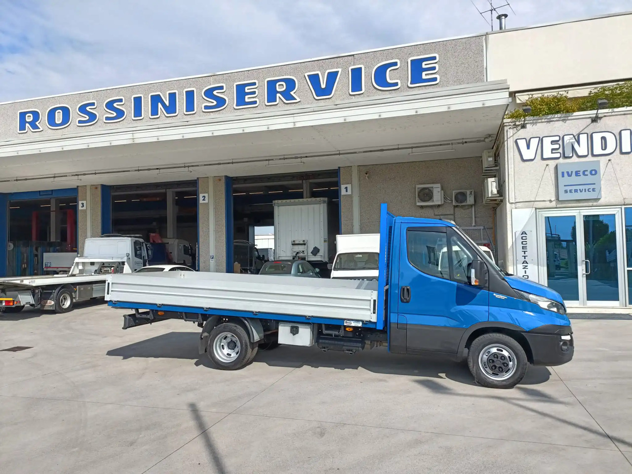 IVECO DAILY 35C15 - Малотоннажный бортовой грузовик: фото 2 IVECO DAILY 35C15 - Малотоннажный бортовой грузовик: фото 2