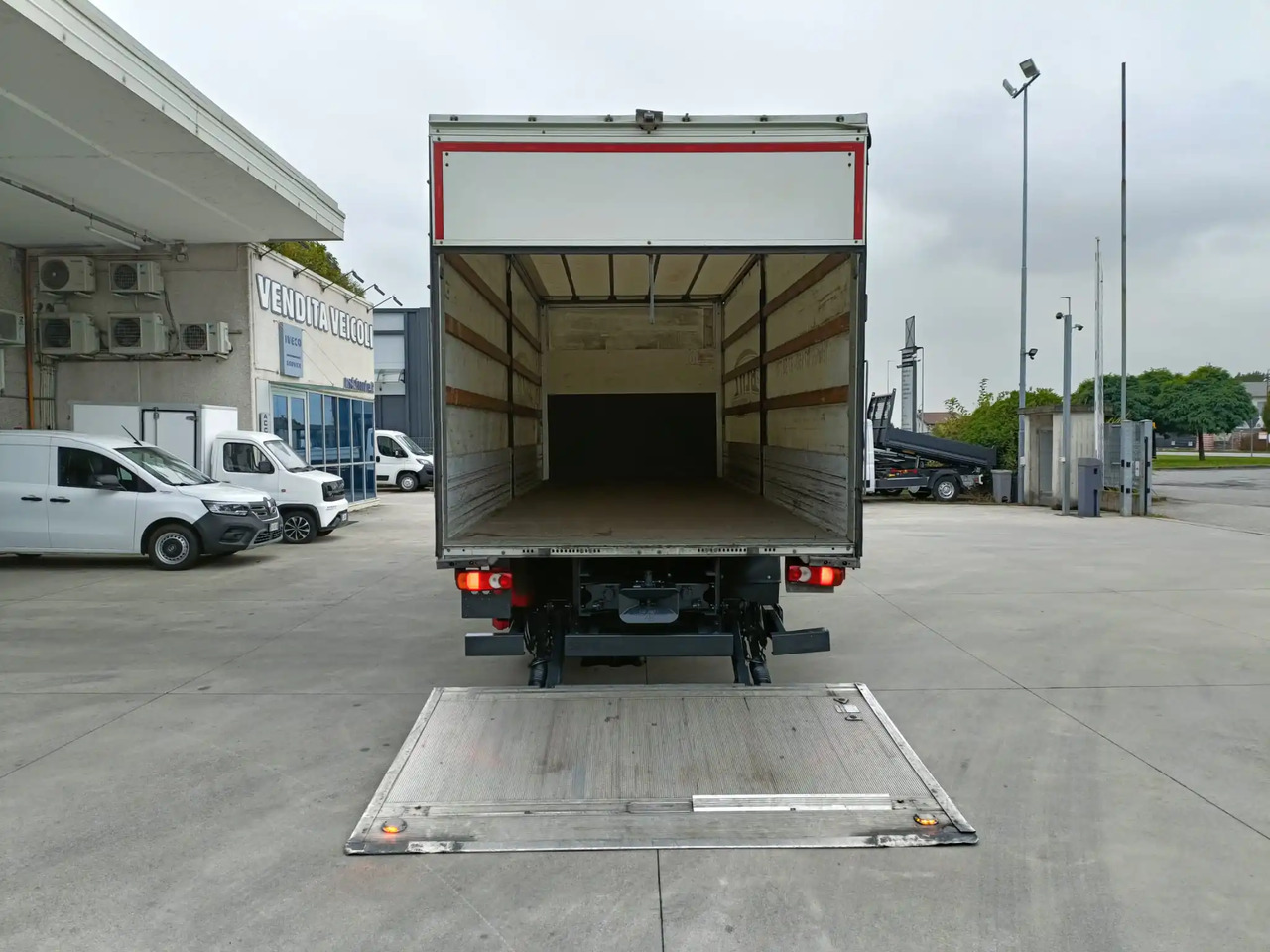 IVECO EUROCARGO 120E25P - Тентованный грузовик: фото 5 IVECO EUROCARGO 120E25P - Тентованный грузовик: фото 5