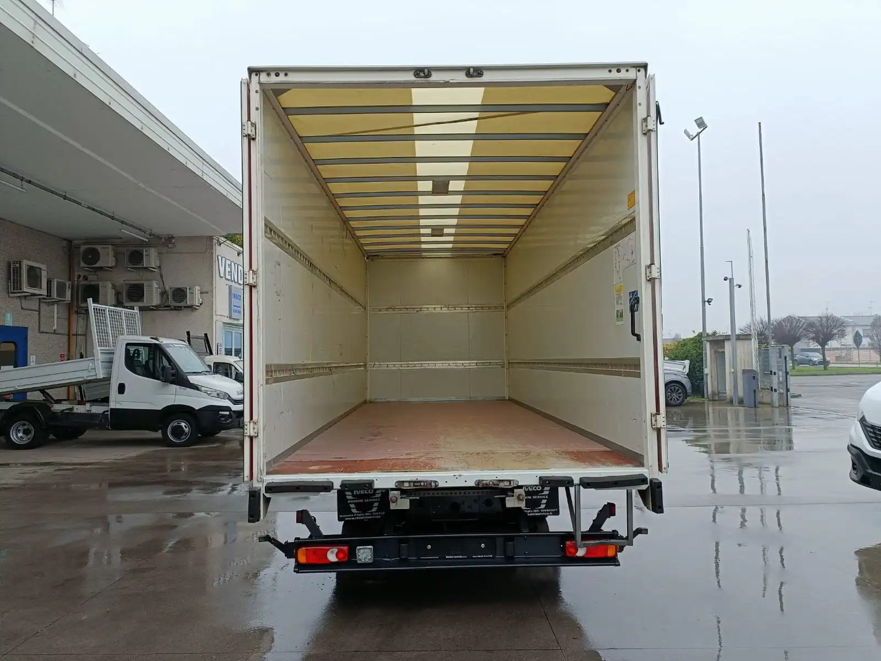 IVECO EUROCARGO 75E19 / 80E19 / 86E19 - Грузовик с закрытым кузовом: фото 5 IVECO EUROCARGO 75E19 / 80E19 / 86E19 - Грузовик с закрытым кузовом: фото 5