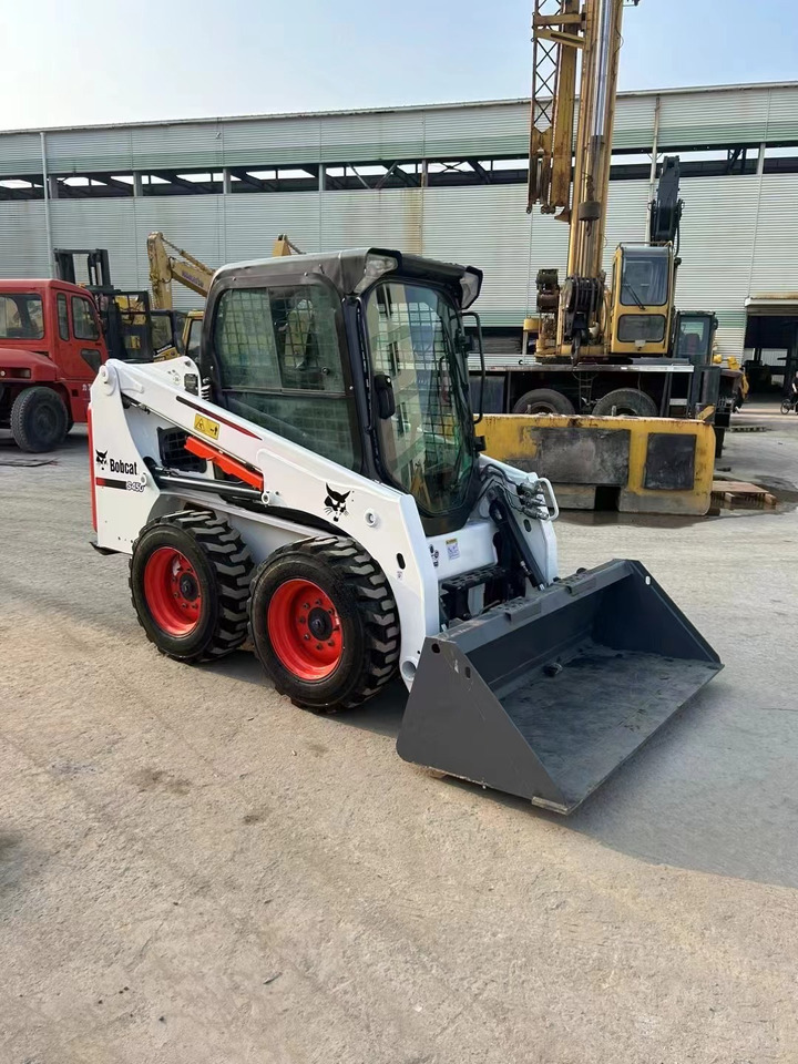 Bobcat S450 - Мини-погрузчик с бортовым поворотом: фото 3 Bobcat S450 - Мини-погрузчик с бортовым поворотом: фото 3
