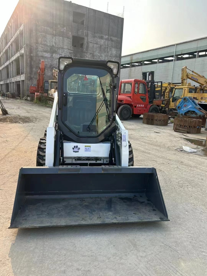 Bobcat S450 - Мини-погрузчик с бортовым поворотом: фото 1 Bobcat S450 - Мини-погрузчик с бортовым поворотом: фото 1