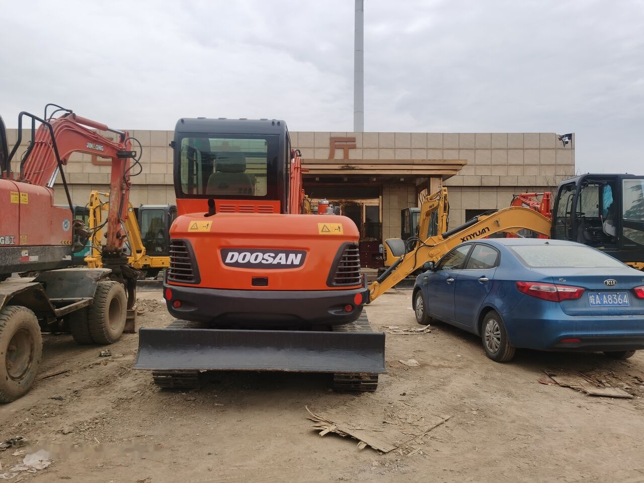Doosan DX60 - Гусеничный экскаватор: фото 3 Doosan DX60 - Гусеничный экскаватор: фото 3