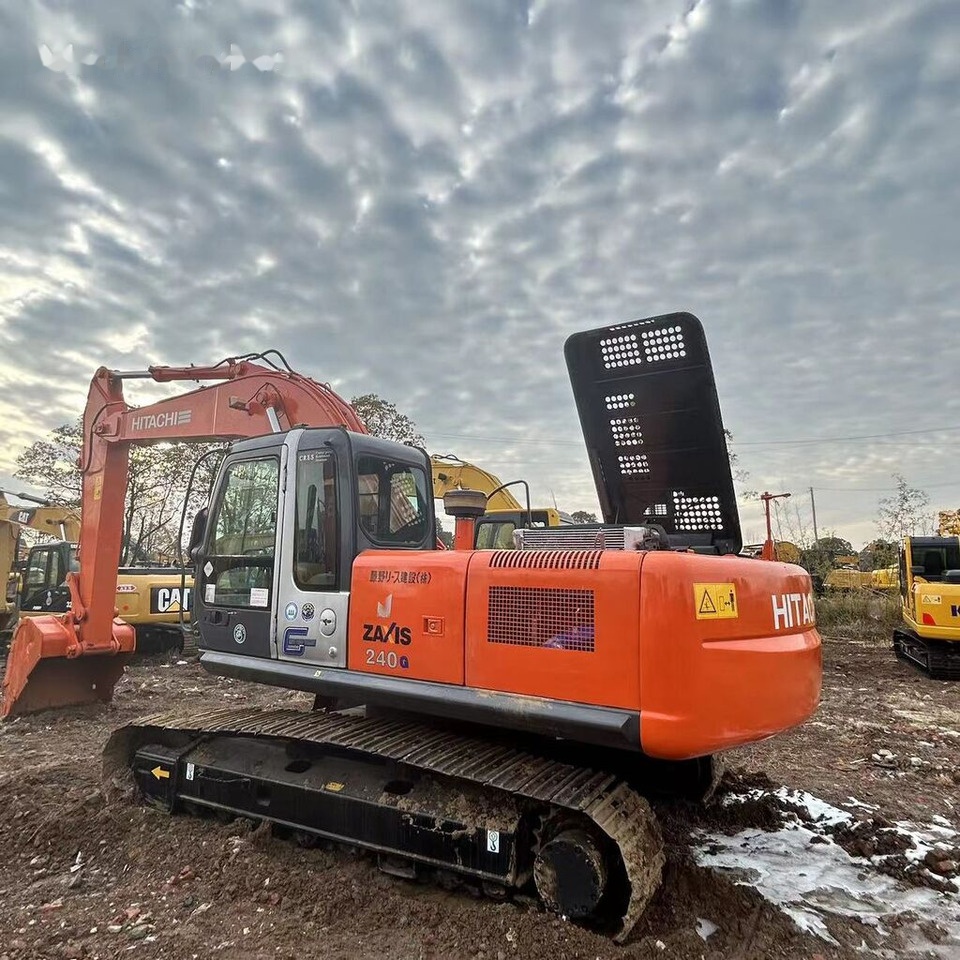 Hitachi ZX240 - Гусеничный экскаватор: фото 1 Hitachi ZX240 - Гусеничный экскаватор: фото 1