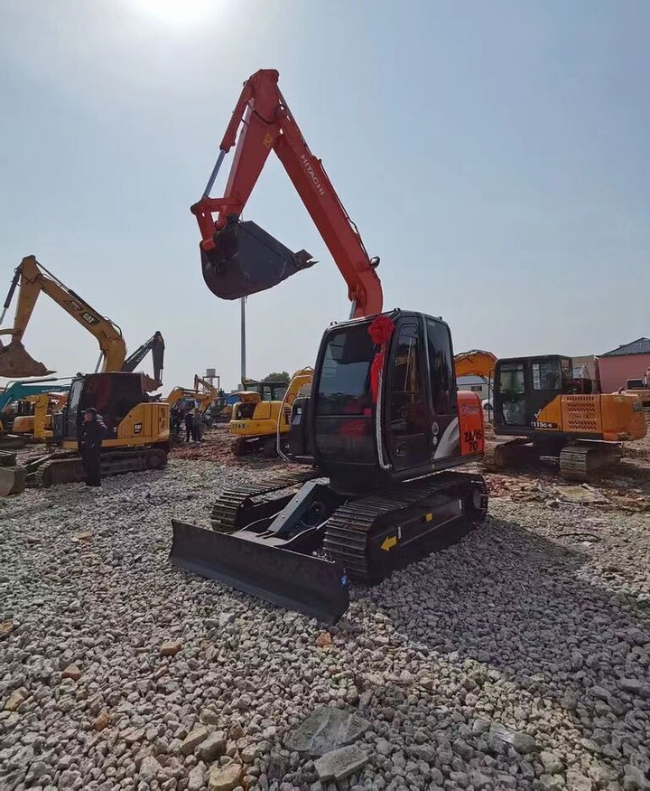 Hitachi ZX70 - Гусеничный экскаватор: фото 1 Hitachi ZX70 - Гусеничный экскаватор: фото 1