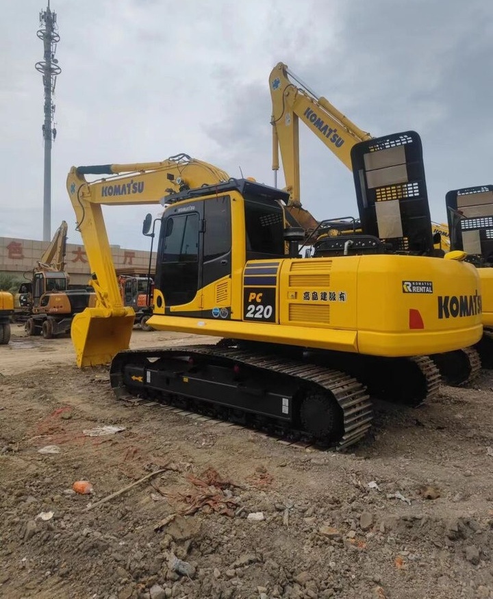 Komatsu PC220-8 - Гусеничный экскаватор: фото 2 Komatsu PC220-8 - Гусеничный экскаватор: фото 2