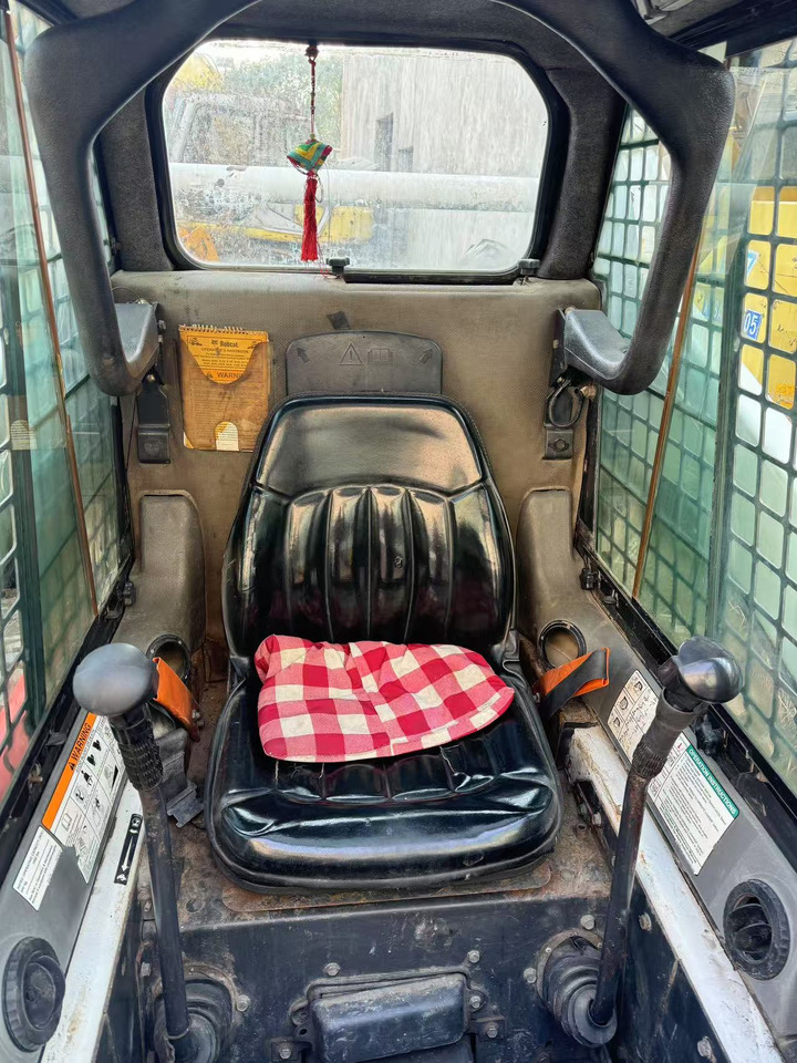 BOBCAT S185 - Мини-погрузчик с бортовым поворотом: фото 4 BOBCAT S185 - Мини-погрузчик с бортовым поворотом: фото 4