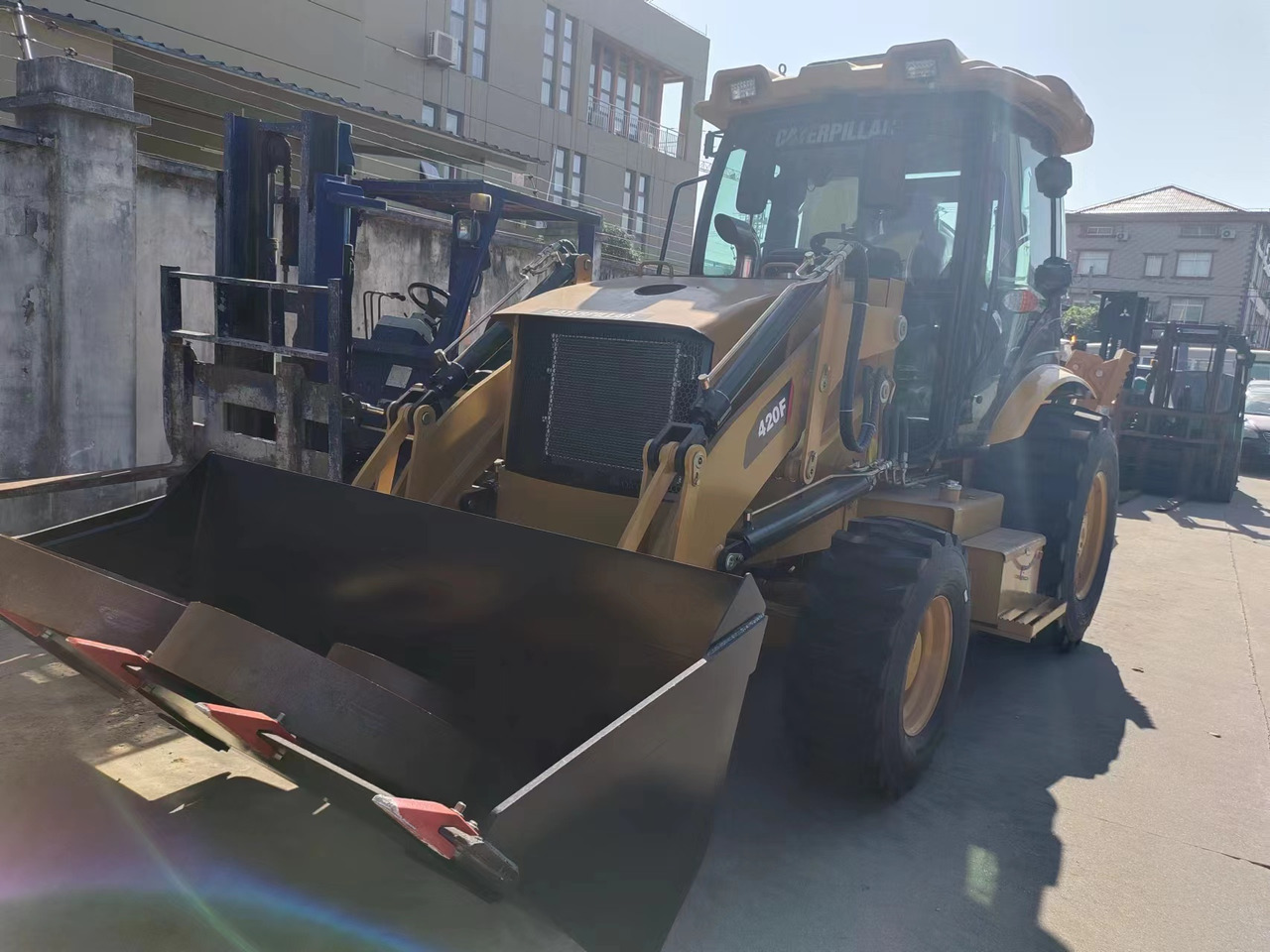 CATERPILLAR 420F - Экскаватор-погрузчик: фото 3 CATERPILLAR 420F - Экскаватор-погрузчик: фото 3