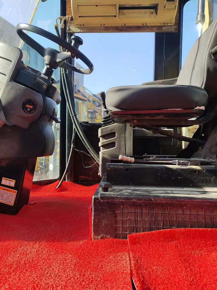 Компактор CATERPILLAR CS683E: фото 7 Компактор CATERPILLAR CS683E: фото 7