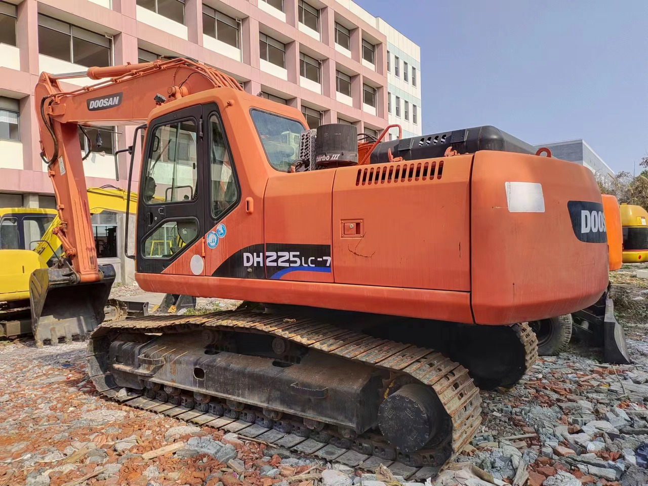 DOOSAN DH225LC-7 - Гусеничный экскаватор: фото 2 DOOSAN DH225LC-7 - Гусеничный экскаватор: фото 2