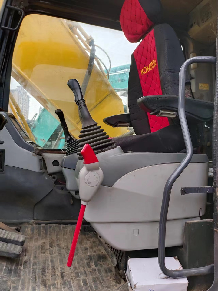 KOMATSU PC200-7 - Гусеничный экскаватор: фото 3 KOMATSU PC200-7 - Гусеничный экскаватор: фото 3