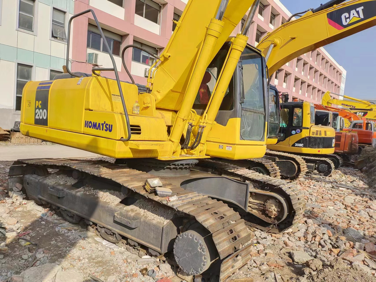 KOMATSU PC200-7 - Гусеничный экскаватор: фото 5 KOMATSU PC200-7 - Гусеничный экскаватор: фото 5