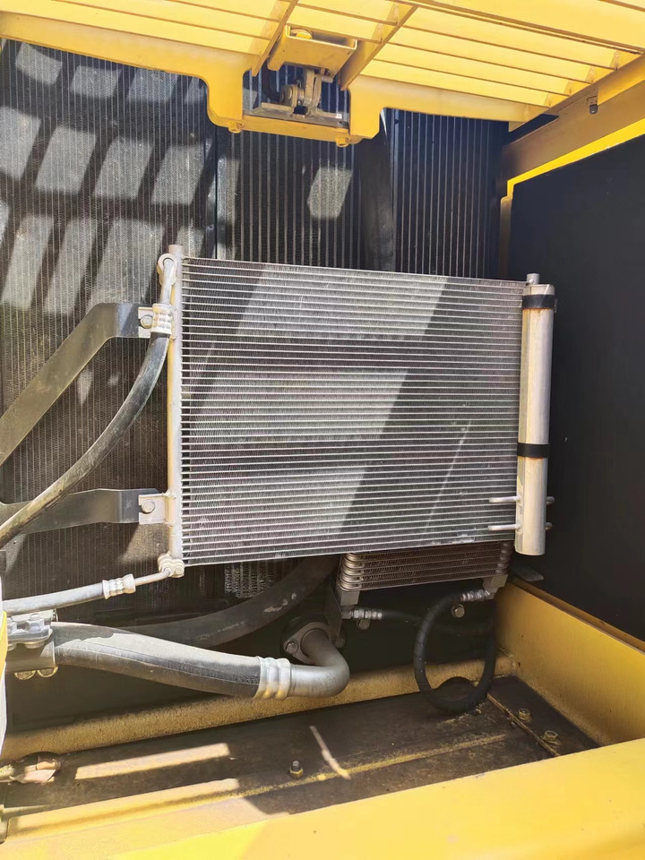 KOMATSU PC200-8 - Гусеничный экскаватор: фото 5 KOMATSU PC200-8 - Гусеничный экскаватор: фото 5