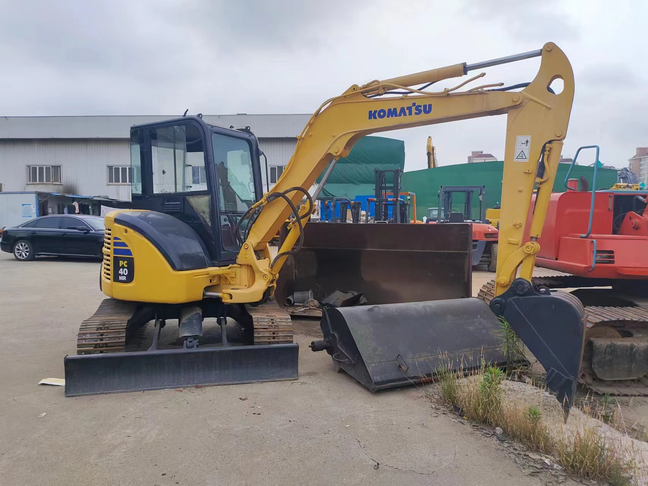 KOMATSU PC40MR - Мини-экскаватор: фото 3 KOMATSU PC40MR - Мини-экскаватор: фото 3