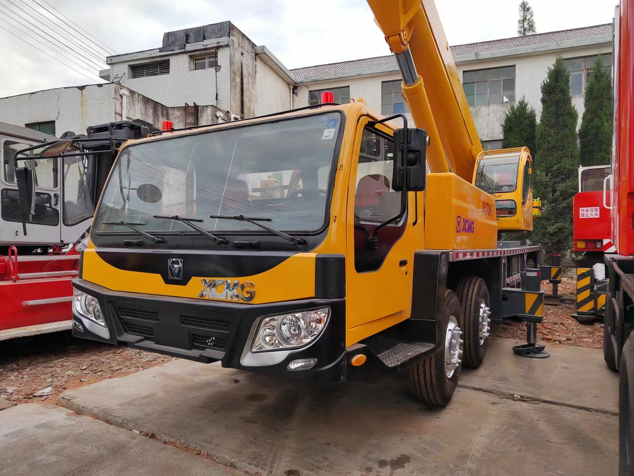 XCMG QY70K good condition QY25K QY50K QY100K QY130K China brand mobile crane - Мобильный кран: фото 1 XCMG QY70K good condition QY25K QY50K QY100K QY130K China brand mobile crane - Мобильный кран: фото 1