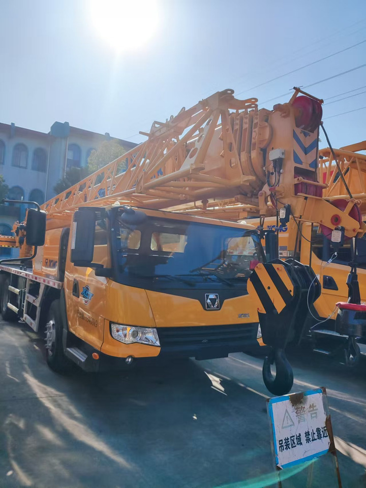XCMG XCT25 mobile crane 25tons China made - Мобильный кран: фото 1 XCMG XCT25 mobile crane 25tons China made - Мобильный кран: фото 1