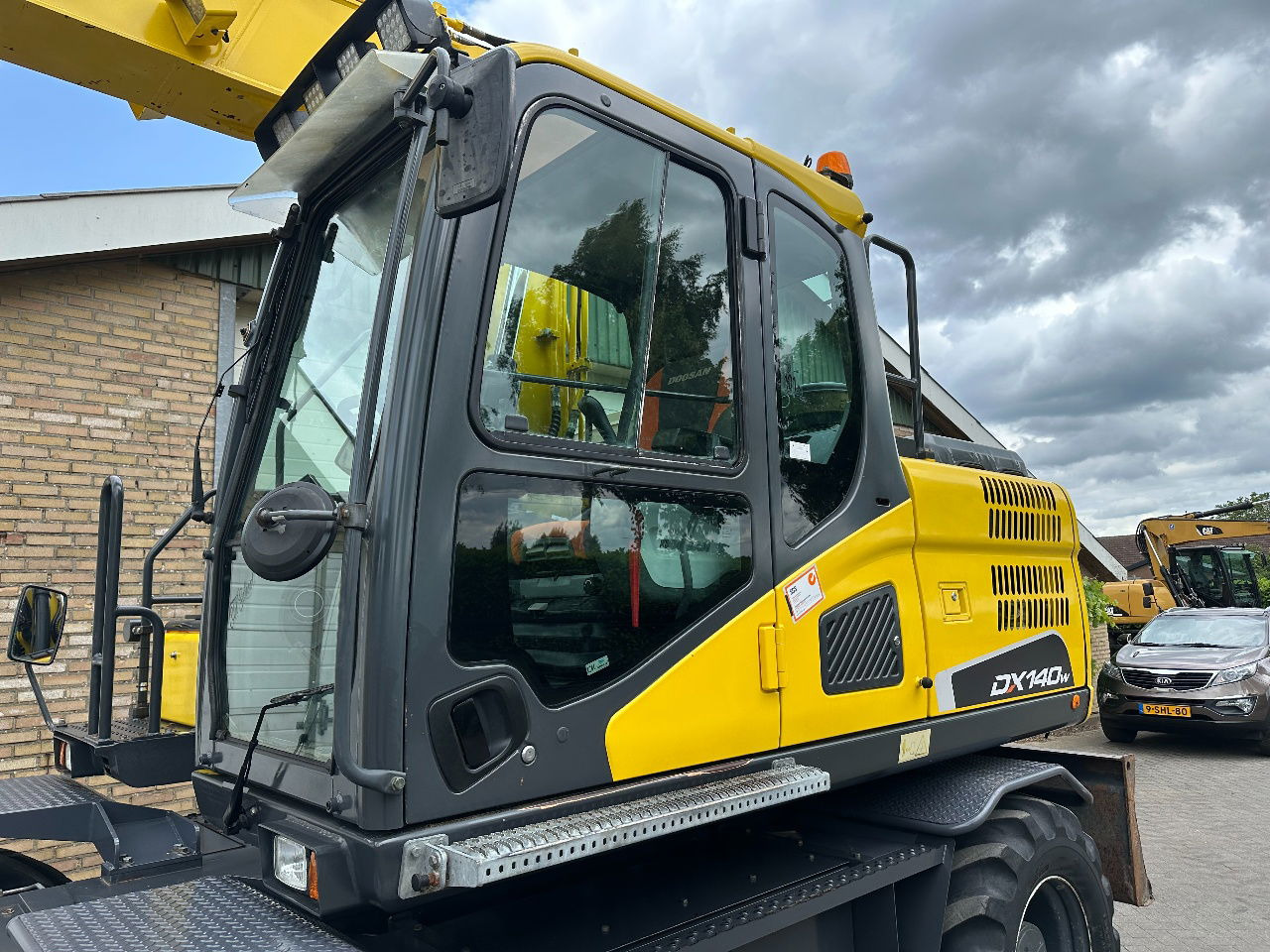 Doosan DX140W-5 - Колёсный экскаватор: фото 3 Doosan DX140W-5 - Колёсный экскаватор: фото 3