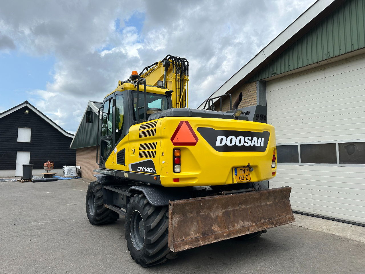 Doosan DX140W-5 - Колёсный экскаватор: фото 4 Doosan DX140W-5 - Колёсный экскаватор: фото 4