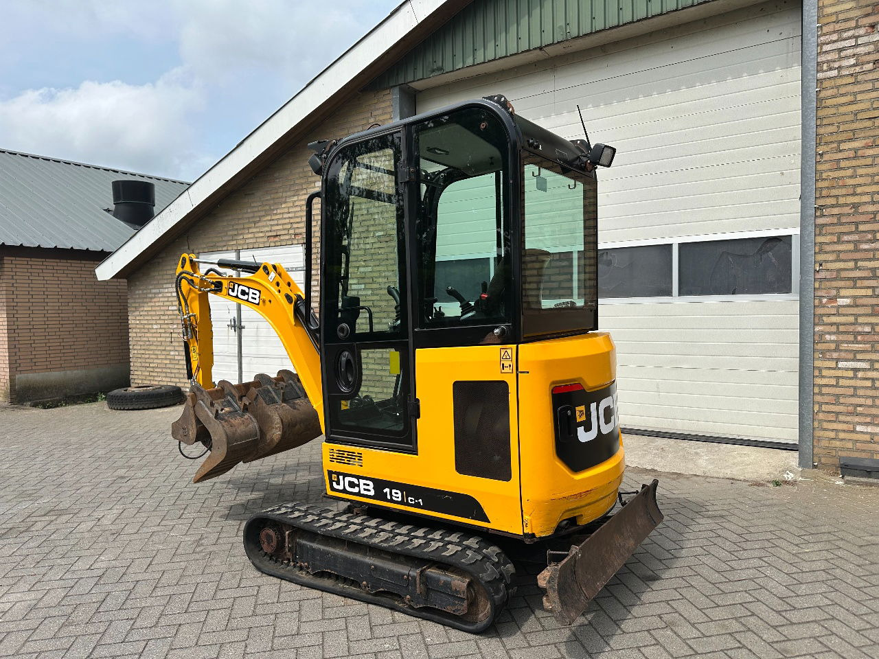 JCB 19 c1 - Мини-экскаватор: фото 2 JCB 19 c1 - Мини-экскаватор: фото 2
