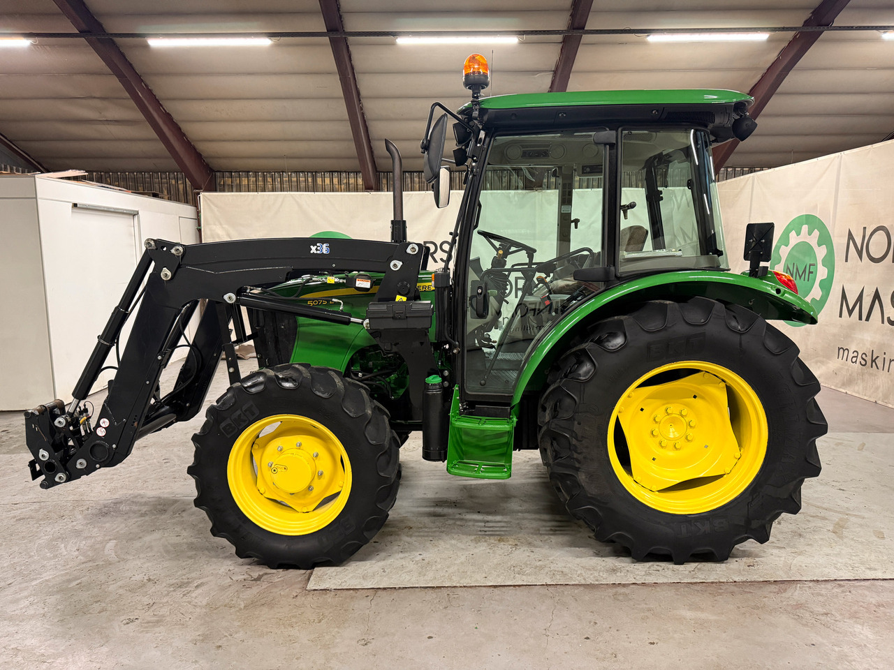 John Deere 5075E - Трактор: фото 2 John Deere 5075E - Трактор: фото 2