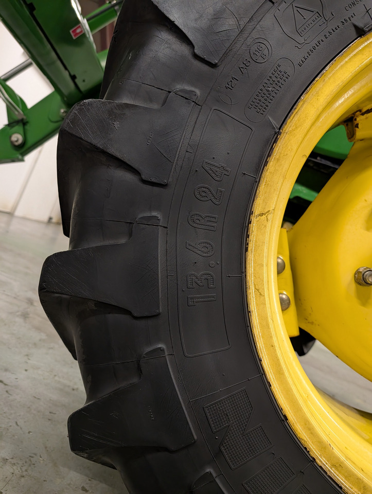 Трактор John Deere 5085M: фото 9