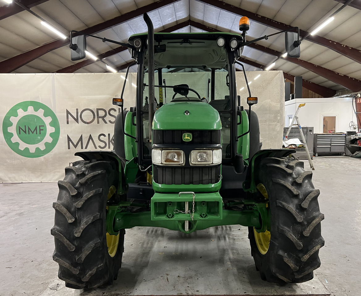 John Deere 5720 #KUN 1318 Timer# Kan selges med redusert mva# - Трактор: фото 3 John Deere 5720 #KUN 1318 Timer# Kan selges med redusert mva# - Трактор: фото 3