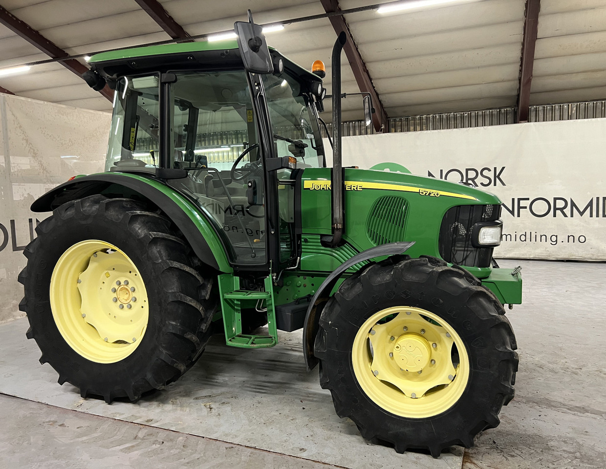 John Deere 5720 #KUN 1318 Timer# Kan selges med redusert mva# - Трактор: фото 4 John Deere 5720 #KUN 1318 Timer# Kan selges med redusert mva# - Трактор: фото 4