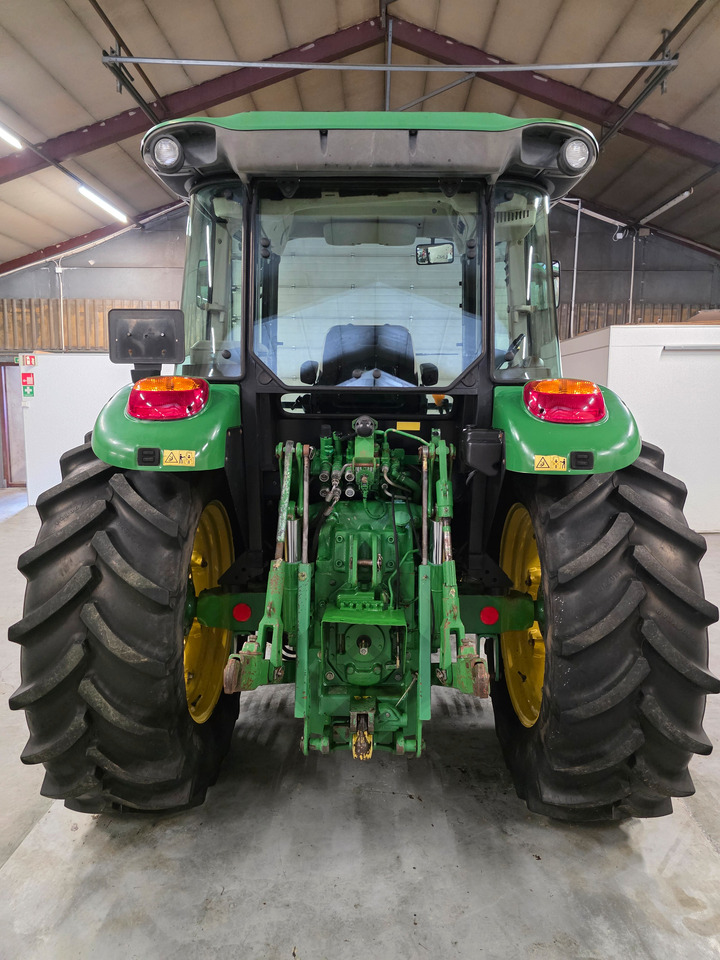 John Deere 5720 - Трактор: фото 3 John Deere 5720 - Трактор: фото 3