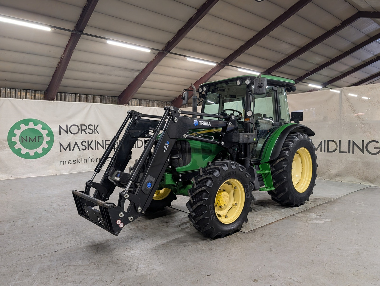 John Deere 5720 - Трактор: фото 1 John Deere 5720 - Трактор: фото 1
