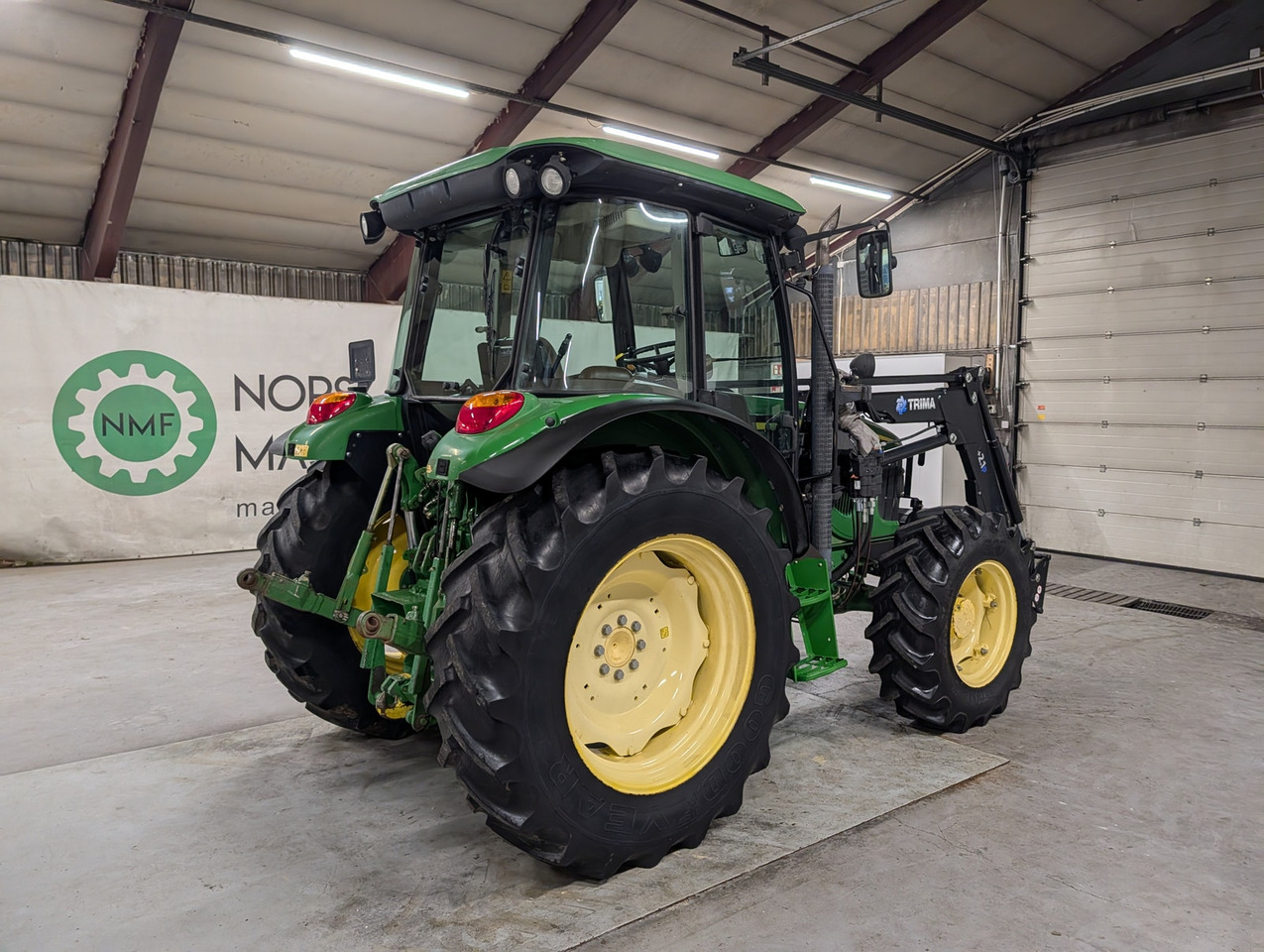 John Deere 5720 - Трактор: фото 5 John Deere 5720 - Трактор: фото 5