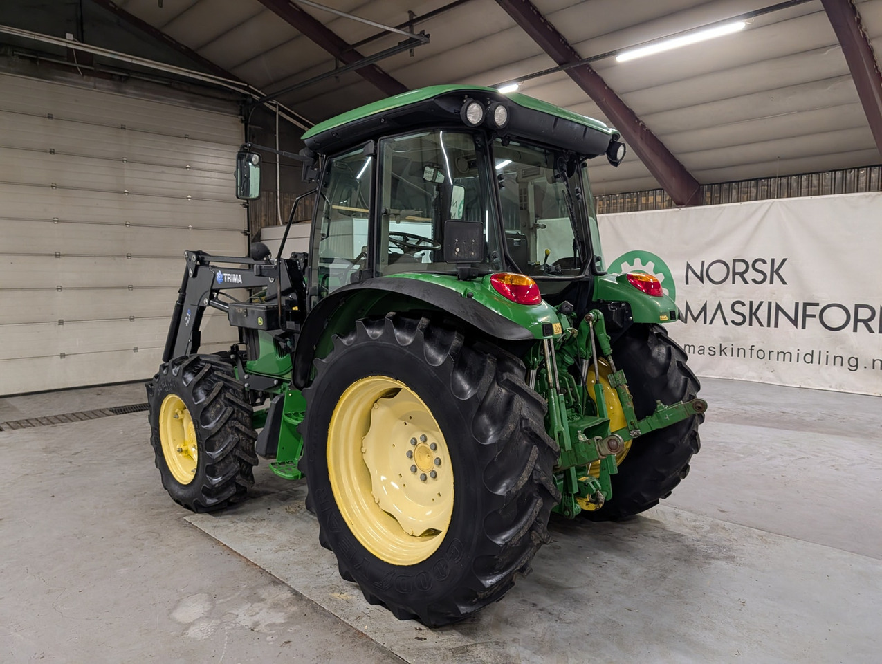 John Deere 5720 - Трактор: фото 3 John Deere 5720 - Трактор: фото 3