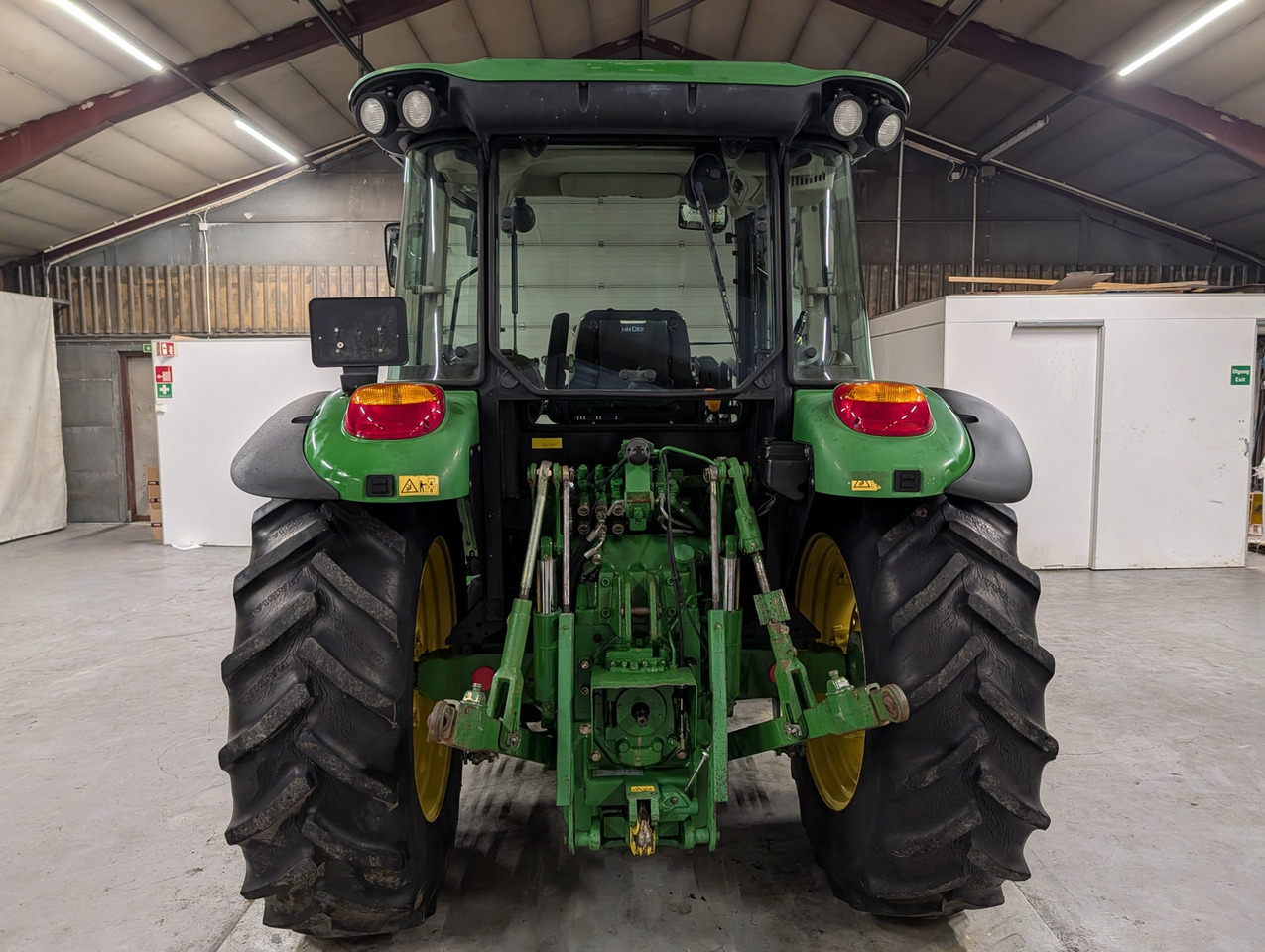 John Deere 5720 - Трактор: фото 4 John Deere 5720 - Трактор: фото 4