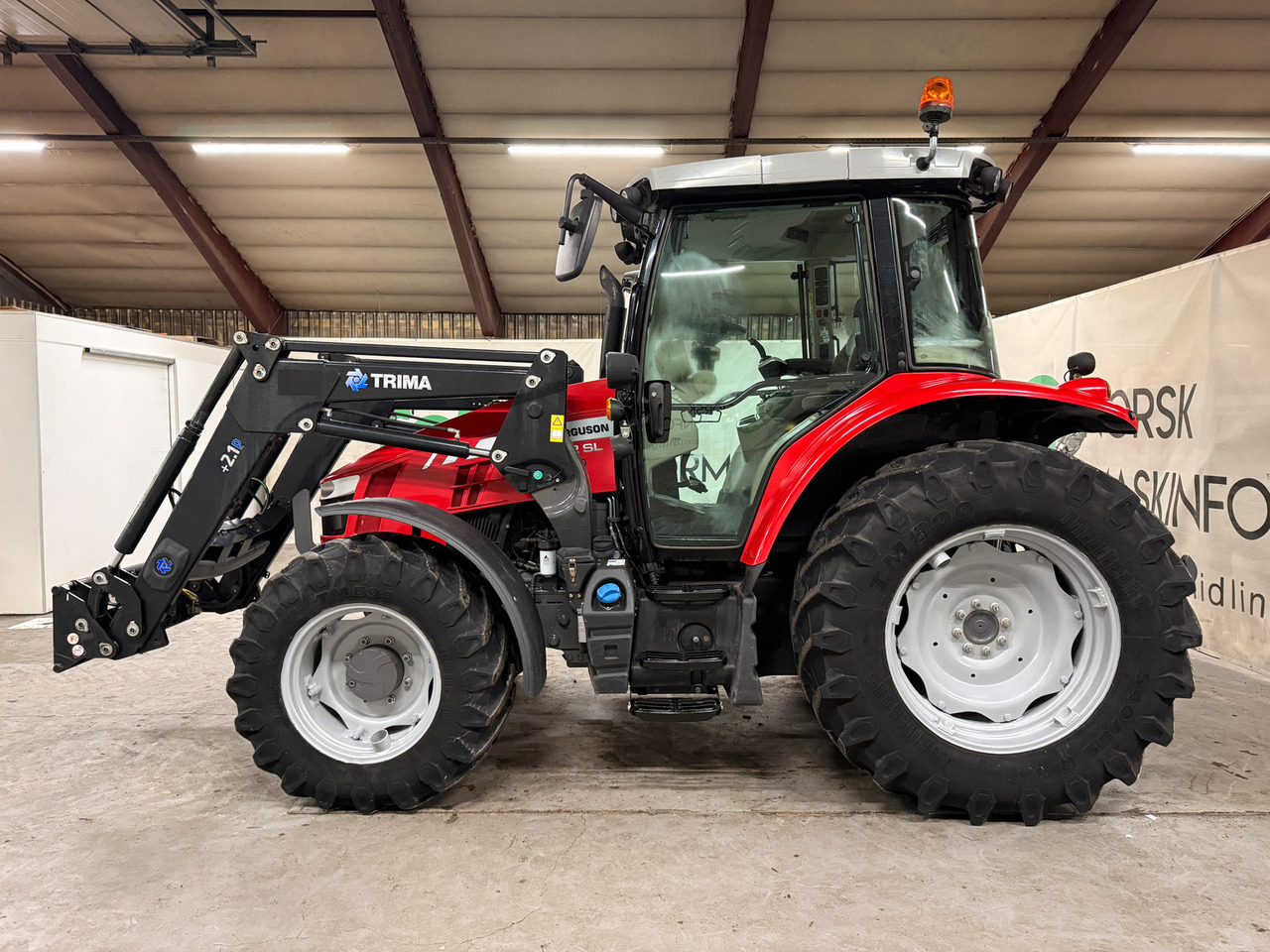 Massey Ferguson 5712 SL Dyna4 - Трактор: фото 2 Massey Ferguson 5712 SL Dyna4 - Трактор: фото 2