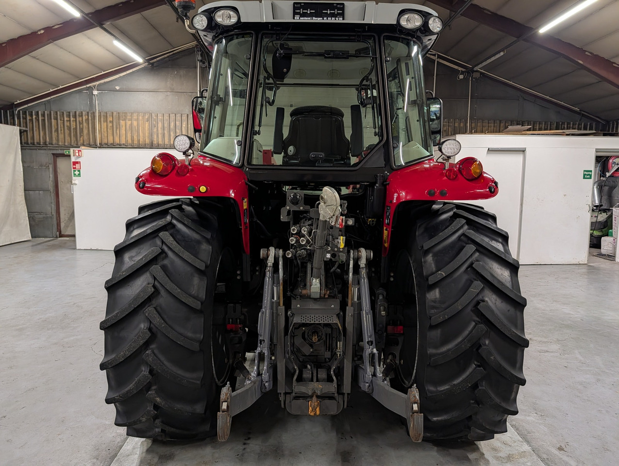 Massey Ferguson 5712S - Трактор: фото 4 Massey Ferguson 5712S - Трактор: фото 4