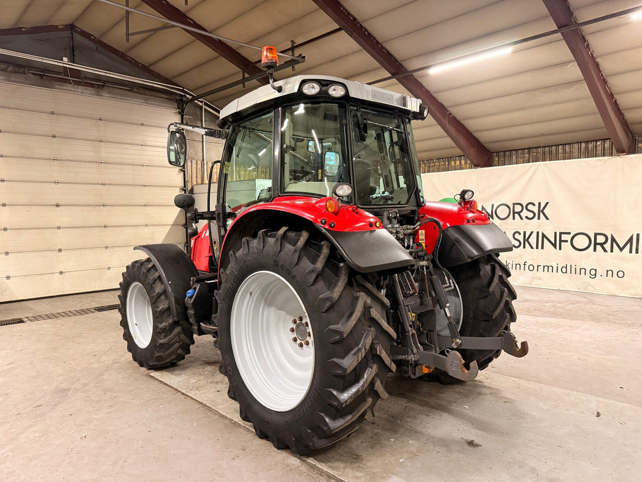 Massey Ferguson 5712SL Inkl ny frontlaster - Трактор: фото 3 Massey Ferguson 5712SL Inkl ny frontlaster - Трактор: фото 3