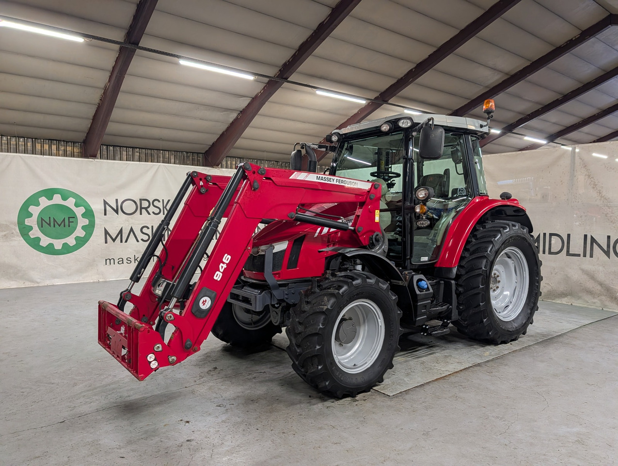 Massey Ferguson 5712SL - Трактор: фото 1 Massey Ferguson 5712SL - Трактор: фото 1