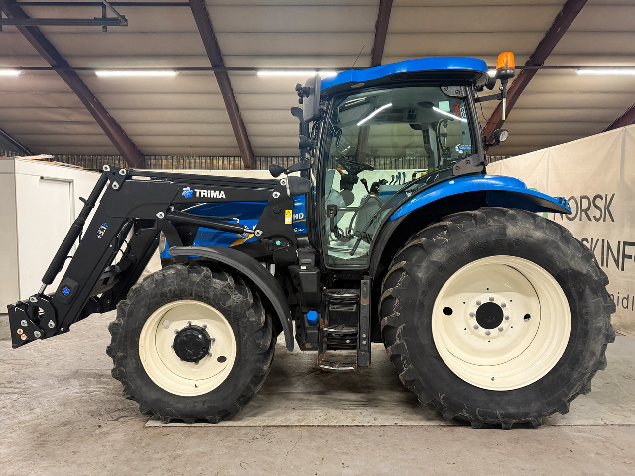 New Holland T6.140 EC - Трактор: фото 2 New Holland T6.140 EC - Трактор: фото 2