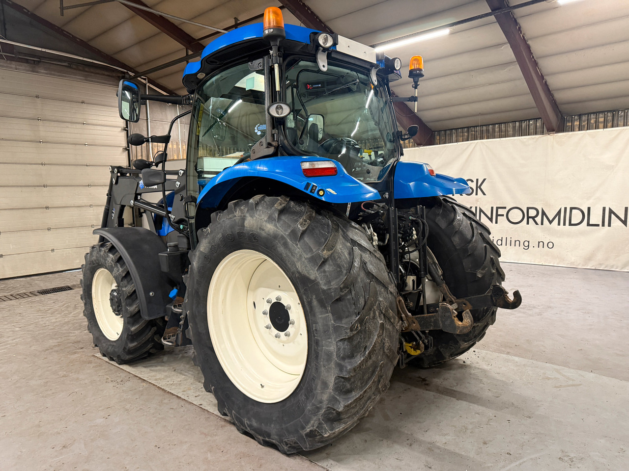 New Holland T6.140 EC - Трактор: фото 3 New Holland T6.140 EC - Трактор: фото 3
